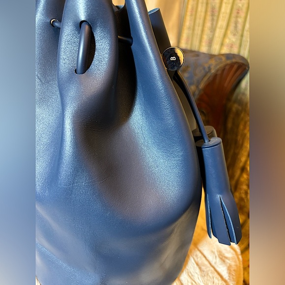 NWOT Building Block - Bucket Bag - Pristine Condition! - Picture 6 of 12